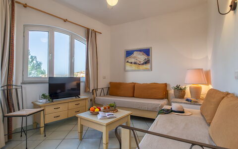 Cala Rossa 1505: Meubles, Propriété, Canapé, Fenêtre, Table, Bois, Confort, Ombre, Éclairage, Design Intérieur