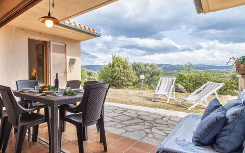 Savina: Ciel, Meubles, Nuage, Propriété, Plante, Chaise, Table, Éclairage, Ombre, Design Intérieur