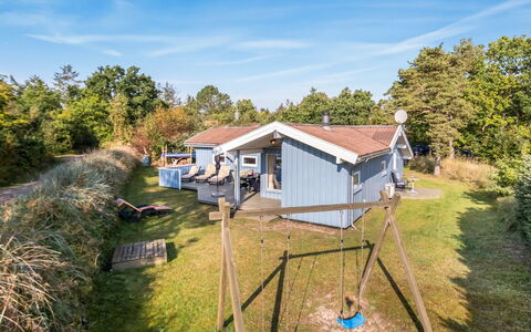 Amai - 100M from the Sea: Bois, Domicile, Porche, Plate-Forme, Dur, Toit, Tache De Bois, Parquet, Eco Hôtel