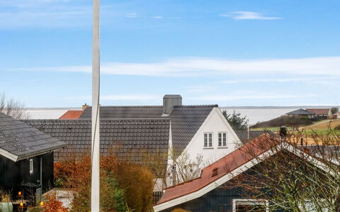 Elisabetha - 100M from the Sea: Domicile, Chalet, Porche, Dur, Siding, Plate-Forme, Ombre, Planche, Biens, Batiments Jardin