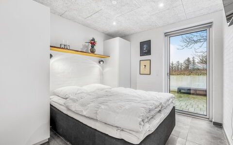 Elisabetha - 100M from the Sea: Domicile, Chalet, Porche, Dur, Siding, Plate-Forme, Ombre, Planche, Biens, Batiments Jardin