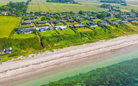 Niesina - 100M from the Sea: Bois, Toit, Architecture, Domicile, Maison, Chalet, Siding, Dur, Pente, Biens
