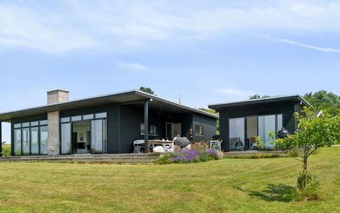 Niesina - 100M from the Sea: Bois, Toit, Architecture, Domicile, Maison, Chalet, Siding, Dur, Pente, Biens