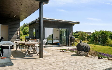 Niesina - 100M from the Sea: Design Intérieur, Plafond, Appartement, Sol, Meubles, Sol, Pièce, Éclairage, Domicile, Canapé