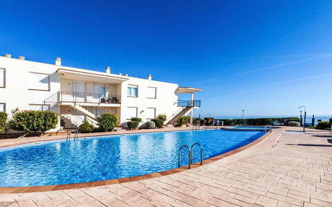 Vinarós 617: L'Eau, Ciel, Bâtiment, Plante, Piscine, Bleu, Fenêtre, Maison, Mobilier De Jardin, Rectangle