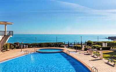 Vinarós 617: L'Eau, Plante, Ciel, Nuage, Propriété, Piscine, Bleu, Bleu Azur, Station Balnéaire, Architecture