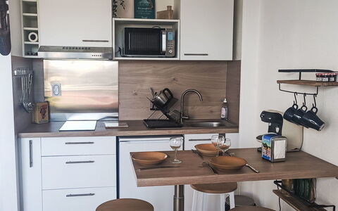 Ormarine: Meubles, Appareil De Cuisine, Cuisine, Design Intérieur, Comptoir, Cabinetry, Sol, Bois, Électroménager, Principaux Appliance