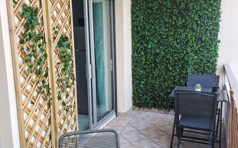 Le Lavandou 341: Balcon, Tache De Bois, Plante D'Appartement, Mobilier De Jardin, Pot De Fleur