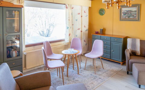 Hallanvaara: Meubles, Chaise, Mobilier De Jardin, Table, Bois, Tableau De Plein Air, Table Cuisine Et Salle A Manger, Ombre, Jardin, Parapluie