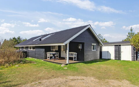Elpida - 2Km from the Sea: Toit, Maison, Domicile, Chalet, Porte, Siding, Plate-Forme, Porche, Planche, Dur