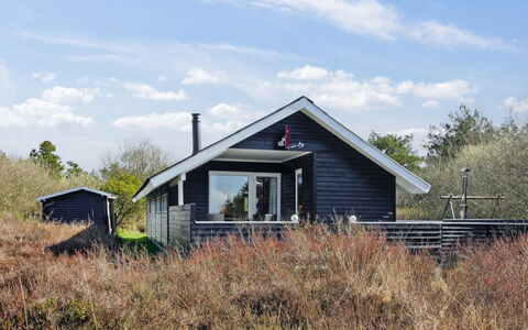 Elpida - 2Km from the Sea: Toit, Maison, Domicile, Chalet, Porte, Siding, Plate-Forme, Porche, Planche, Dur