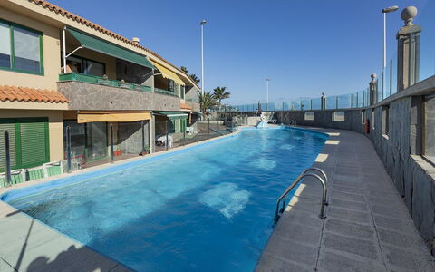 Aquarius 4: L'Eau, Ciel, Jour, Fenêtre, Bâtiment, Bleu Azur, Piscine, Plan D'Eau, Ombre, Éclairage Public