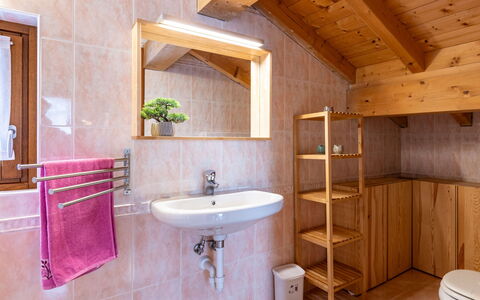 Giove: Miroir, Robinet, Évier, Propriété, Luminaire Plomberie, Salle De Bains, Lavabo, Bâtiment, Bois, Design Intérieur