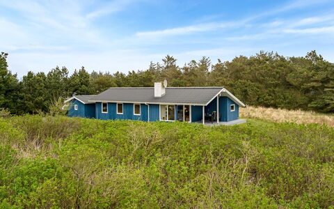 Conny - 350M from the Sea: Toit, Maison, Domicile, Chalet, Porte, Siding, Plate-Forme, Porche, Planche, Dur