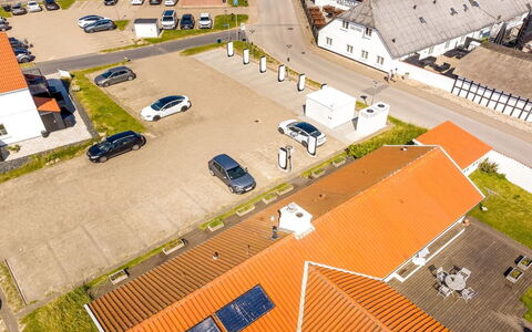 Jeppe - 200M from the Sea: Meubles, Design Intérieur, Canapé, Sol, Sol, Salon, Pièce, Table, Chaise, Appartement