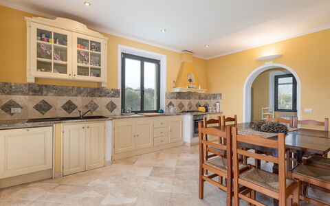 Le Cascate: Cabinetry, Meubles, Bâtiment, Comptoir, Fenêtre, Bois, Design Intérieur, Cuisine, Maison, Tache De Bois