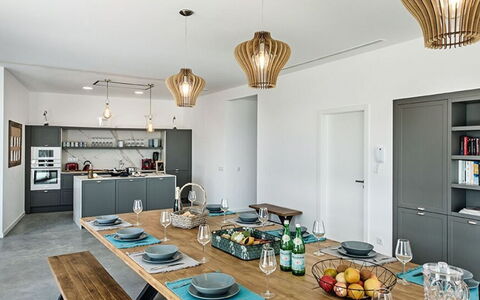 Recanto Murta V6 Vip Properties: Table, Meubles, Vaisselle, Aliments, Éclairage, Design Intérieur, Comptoir, Bois, Cadre, Cuisine