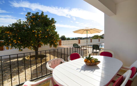 Casa Las Mañas: Plante, Bâtiment, Ciel, Fenêtre, Arbre, Maison, Lot Terre, Quartier, Design Urbain, Zone Résidentielle