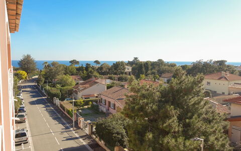 Les Calanques D'Azur: Plante, Bâtiment, Ciel, Fenêtre, Arbre, Maison, Lot Terre, Quartier, Design Urbain, Zone Résidentielle