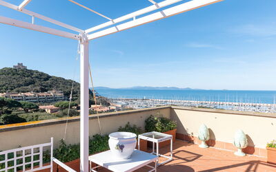 Punta Ala 130: Ciel, Bâtiment, Propriété, Meubles, L'Eau, Bleu Azur, Ombre, Mobilier De Jardin, Station Balnéaire, Chaise