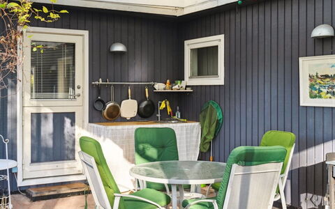 Laurentius - 625M from the Sea: Domicile, Toit, Maison, Chalet, Biens, Porte, Porche, Siding, Ferme, Ombre