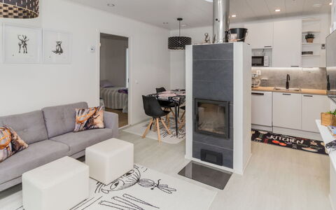 Hillaniitty: Sol, Design Intérieur, Sol, Meubles, Bois, Pièce, Domicile, Salon, Éclairage, Électroménager