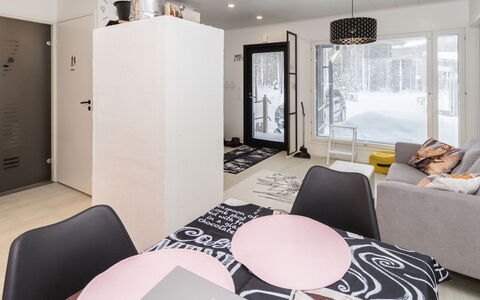 Hillaniitty: Design Intérieur, Sol, Meubles, Bois, Sol, Plafond, Domicile, Pièce, Salon, Éclairage