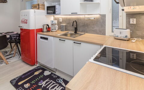 Hillaniitty: Appareil De Cuisine, Cuisine, Principaux Appliance, Design Intérieur, Comptoir, Meubles, Sol, Bois, Électroménager, Cabinetry