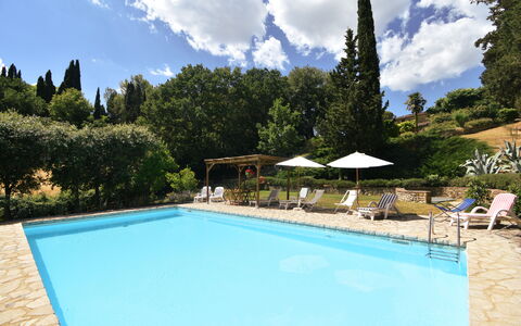 Podere Le Muricce: L'Eau, Nuage, Ciel, Plante, Propriété, Piscine, Bleu Azur, Arbre, Ombre, Chaise