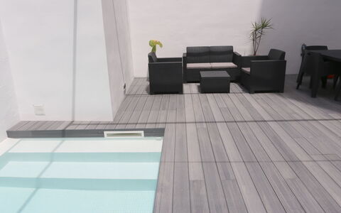Loft Villalonga: Bâtiment, Table, Rectangle, Plante, Bois, Sol, Sol, Maison, Design Urbain