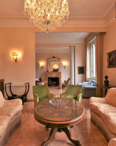 Aspromonte Garden House: Plante, Ciel, Propriété, Bâtiment, Pot De Fleur, Nuage, Architecture, Fenêtre, Table, Mobilier De Jardin