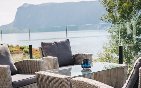 Hildebu: Ciel, L'Eau, Propriété, Montagne, Mobilier De Jardin, Immobilier, Ombre, Été, Bâtiment, Arbre