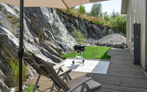 Hildebu: Plante, Table, Bâtiment, Bois, Ombre, Mobilier De Jardin, Biome, Ligne, Herbe, Parapluie