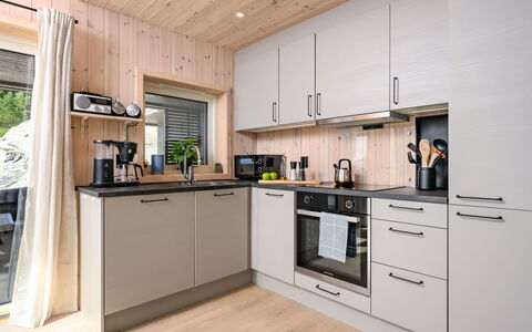 Hildebu: Comptoir, Cabinetry, Appareil De Cuisine, Cuisinière, Cuisine, Bois, Design Intérieur, Électroménager, Bâtiment, Evier