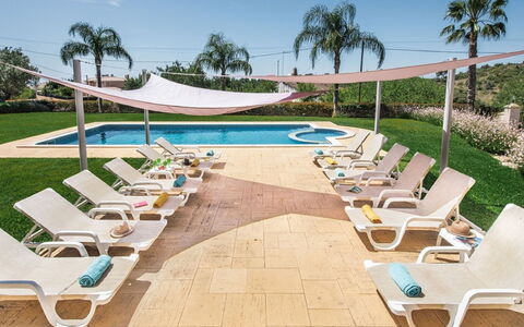 Monte Sol - Vip Properties: Plante, Ciel, Propriété, Bâtiment, Pot De Fleur, Nuage, Architecture, Fenêtre, Table, Mobilier De Jardin