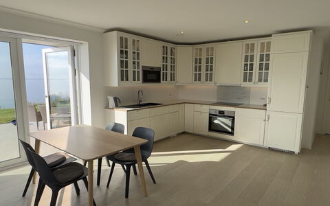 Volmar - 10M from the Sea: Bleu, Arbuste, Chalet, Couverture De Sol, Jardin, Biens, Ombre, Aménagement Paysager, Ferme, Eco Hôtel