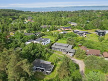 Anthonette - 900M from the Sea