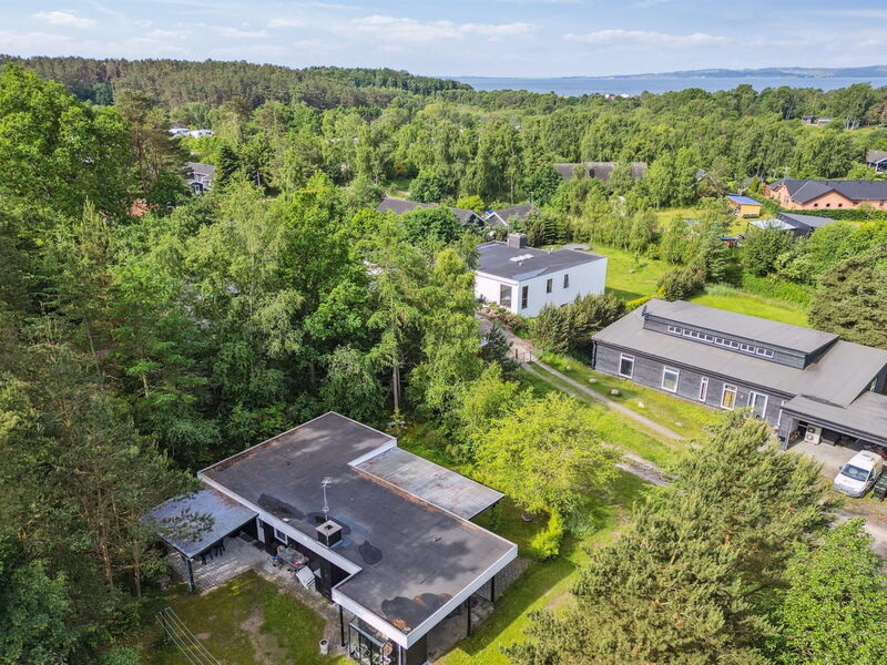 Anthonette - 900M from the Sea