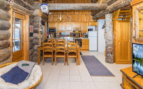 Kelovalta 1B: Bois, Chalet, Cabane En Rondins, Domicile, Gelé, Cabane, Faisceau, L'Hiver, Neige