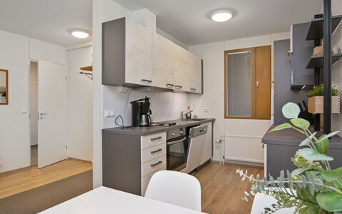 Mäntyranta 1: Cuisine, Meubles, Comptoir, Design Intérieur, Appareil De Cuisine, Sol, Principaux Appliance, Cabinetry, Bois, Sol