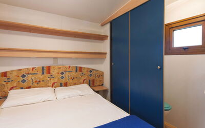 Baia Comfort Plus 200.1: Propriété, Meubles, Bleu Azur, Confort, Bois, Lit, Ombre, Sol, Immobilier