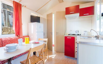 Baia Blu Romantic 200.2: Meubles, Evier, Cabinetry, Propriété, Évier, Table, Fenêtre, Comptoir, Cuisine, Bois