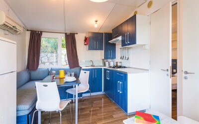 Baia Comfort Superior 200.3: Cabinetry, Meubles, Propriété, Comptoir, Chaise, Bleu Azur, Fenêtre, Plante D'Appartement, Salon, Tiroir