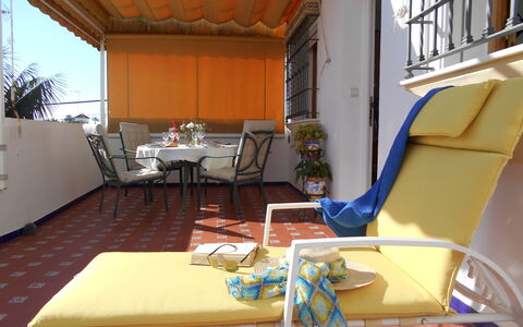 Apartamento Playa De Regla: Meubles, Table, Design Intérieur, Chaise, Bois, Sol, Fenêtre, Salon, Canapé, Loisir