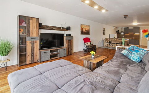 Ilsabe - 25Km from the Sea: Meubles, Design Intérieur, Sol, Bois, Plafond, Sol, Canapé, Pièce, Parquet, Salon
