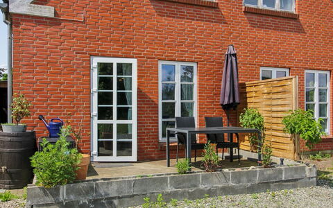Ilsabe - 25Km from the Sea: Plafond, Sol, Design Intérieur, Sol, Composite, Meubles, Recours, Hôtel, Conception, Daylighting