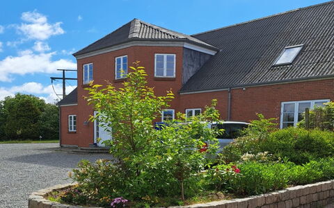 Ilsabe - 25Km from the Sea: Plafond, Sol, Design Intérieur, Sol, Composite, Meubles, Recours, Hôtel, Conception, Daylighting
