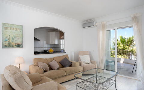 Las Brisas Estepona Golf: Meubles, Design Intérieur, Sol, Canapé, Sol, Domicile, Plafond, Salon, Appartement, Table