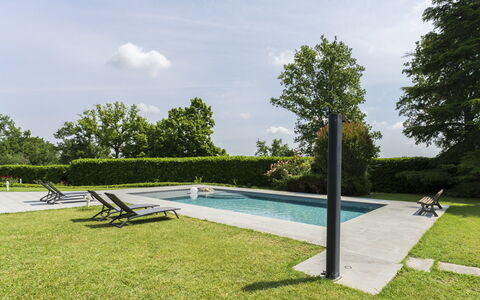 Casa del Marchese, Pool, Wifi, Castell' Arquato: Ciel, L'Eau, Nuage, Plante, Piscine, Ombre, Arbre, Mobilier De Jardin, Rectangle, Herbe