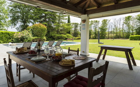 Casa del Marchese, Pool, Wifi, Castell' Arquato: Table, Propriété, Meubles, Plante, Vaisselle, Tableau De Plein Air, Mobilier De Jardin, Ombre, Aliments, Bois